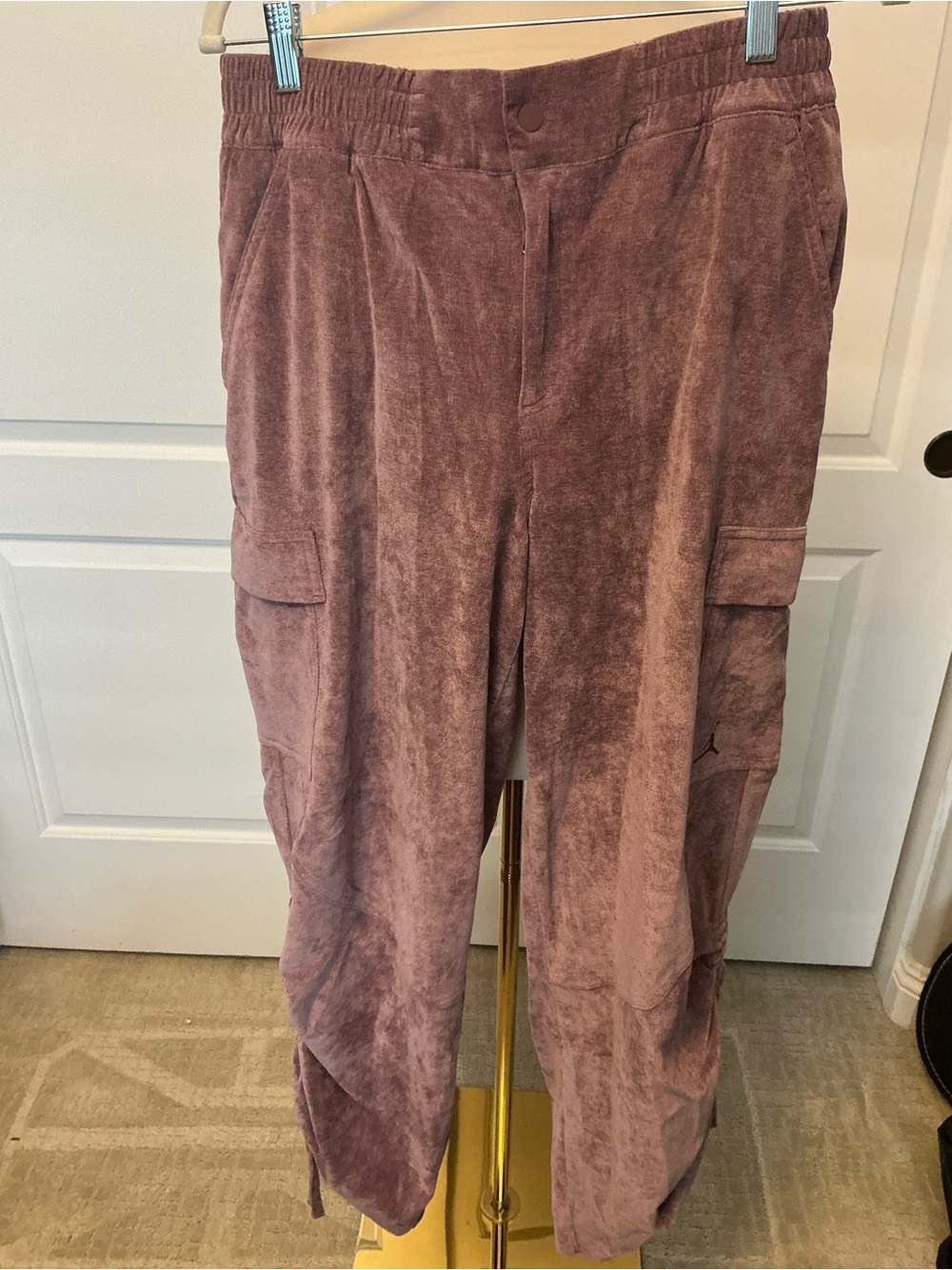 Jordan Women's Cargo Track Pants in Mauve Pink